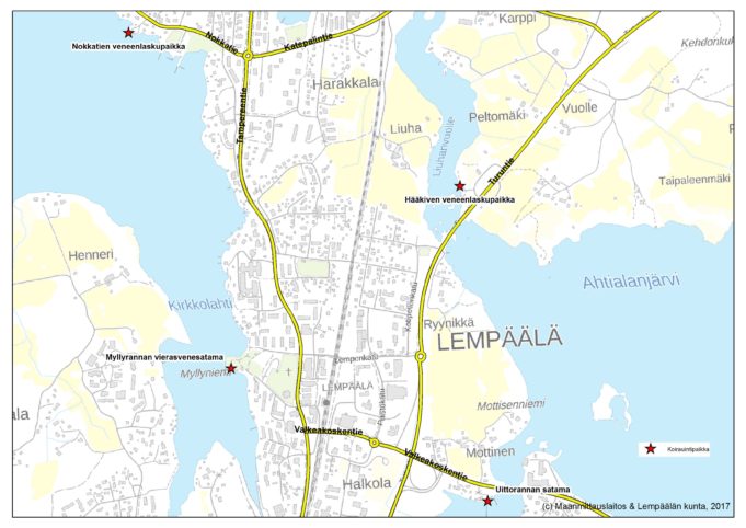 Koirien uittopaikat merkittyinä kartalle. Nokkatien veneenlaskupaikka löytyy Hollonnokasta, Nokkatien päästä. Hääkiven veneenlaskupaikka on Turuntien varressa, Hääkiven levähdyspaikan vieressä. Myllyrannan vierasvenesatama sijaitsee Kirkkopolun päässä. Uittorannan satama sijaitsee Mottistentien päässä.